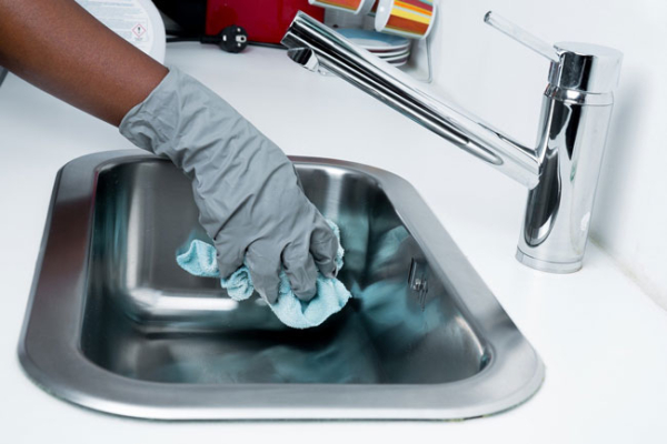 Cleaning sink