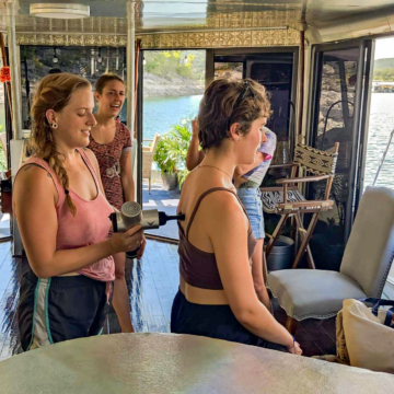 Hypervolt on NaturaReserve Houseboat-Yacht