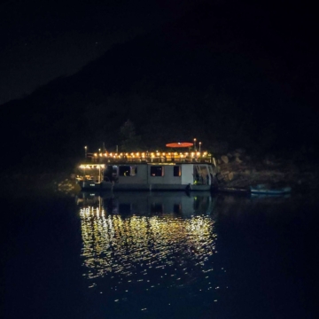 Houseboat-Yacht Nestled in a Lake Travis Cove