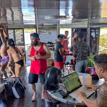 Party at the Houseboat-Yacht