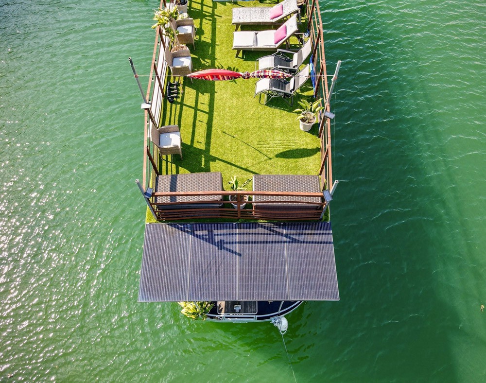 Houseboat-Yacht Nestled in a Lake Travis Cove