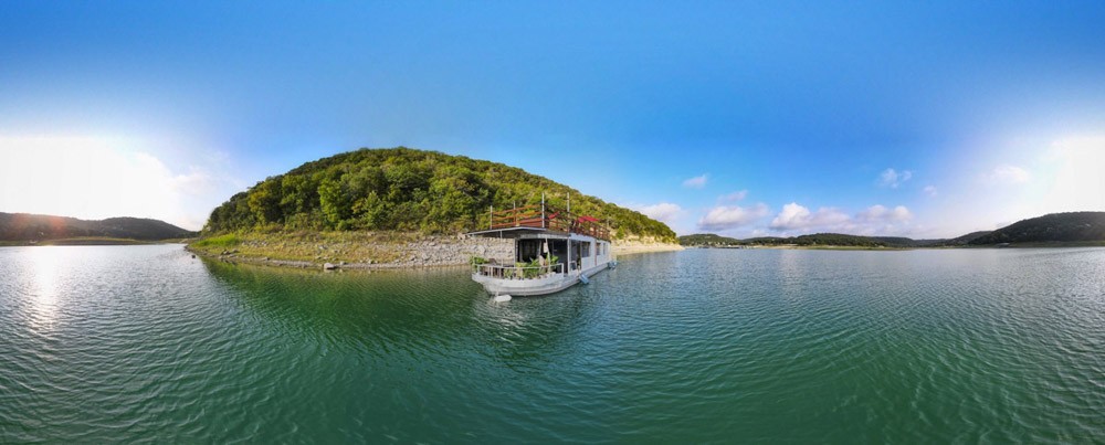 Houseboat-Yacht Nestled in a Lake Travis Cove