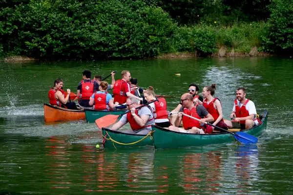 corporate teambuilding in nature on the water