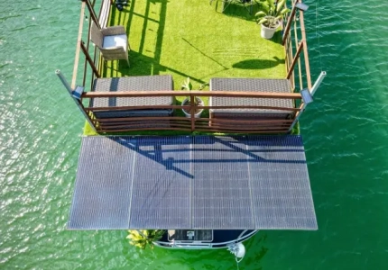 solar panels on a sustainable Houseboat-Yacht