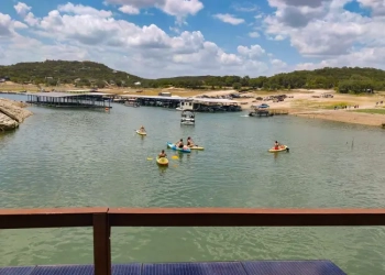 Kayaking and Paddle Boarding at NaturaReserve Sustainable Houseboat-Yacht Kayaking and Paddle Boarding at NaturaReserve Sustainable Houseboat-Yacht